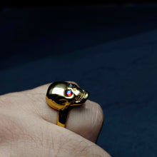 Cargar imagen en el visor de la galería, ANILLO SKULL GOLD SWAROVSKI EYES