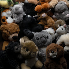 Cargar imagen en el visor de la galería, LLAVERO PELUCHE DEER