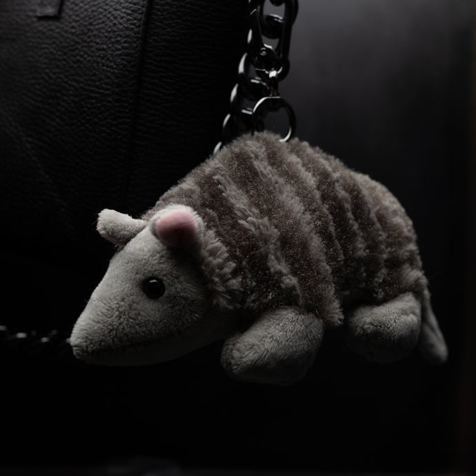 LLAVERO PELUCHE ARMADILLO