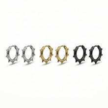 Cargar imagen en el visor de la galería, Arracadas Acero Remaches Silver, Gold &amp; Black.