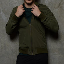 Cargar imagen en el visor de la galería, CHAMARRA BOMBER GREEN