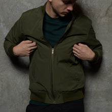 Cargar imagen en el visor de la galería, CHAMARRA BOMBER GREEN