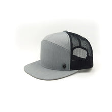 Cargar imagen en el visor de la galería, GORRA SEAM RED METALLIC SKULL MINI