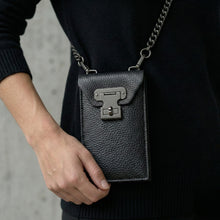 Cargar imagen en el visor de la galería, Bolsa Black Leather Metallic Details