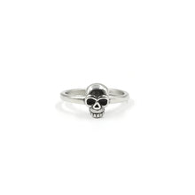 Cargar imagen en el visor de la galería, ANILLO SKULL SILVER