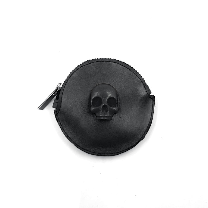 MONEDERO REDONDO DE CUERO Y CRÁNEO METALLICO