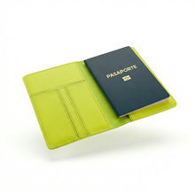 Cargar imagen en el visor de la galería, Porta Pasaporte Cuero Colors