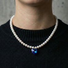 Cargar imagen en el visor de la galería, Collar Perlas Corazón Swarovski