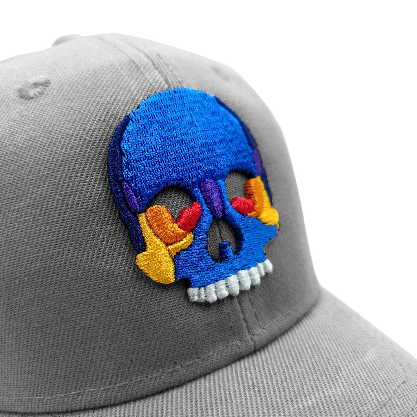 GORRA CURVA SKULL EMBROIDERY WHITE SMOKE AND CHAOS BLACK