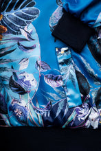 Cargar imagen en el visor de la galería, Chamarra bomber Ocean Blue Flowers