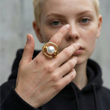Cargar imagen en el visor de la galería, Anillo Gold Orbit Pearl