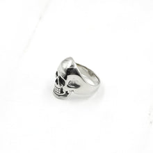 Cargar imagen en el visor de la galería, ANILLO ACERO SKULL COMPLETO
