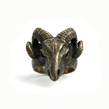 Cargar imagen en el visor de la galería, Anillo Carnero Oro Viejo