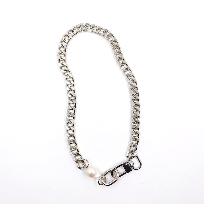 COLLAR SILVER CHAIN SINGLE BAROQUE PEARL