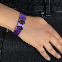 Cargar imagen en el visor de la galería, PULSERA CUERO DOBLE SKULL