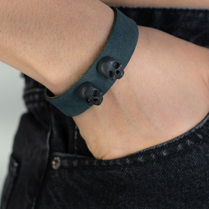 PULSERA CUERO DOBLE SKULL