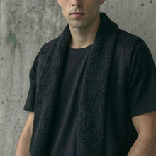 Cargar imagen en el visor de la galería, Chaleco Midnight  Shearling Vest