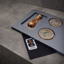 Cargar imagen en el visor de la galería, Monedas oficiales conmemorativas FIFA World Cup 2026™