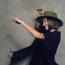 Cargar imagen en el visor de la galería, PONCHO BLACK TEJIDO