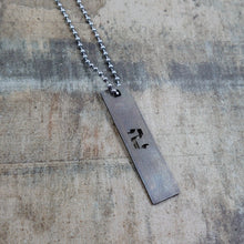 Cargar imagen en el visor de la galería, COLLAR LETRAS METAL