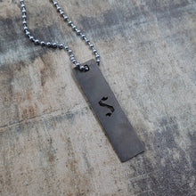Cargar imagen en el visor de la galería, COLLAR LETRAS METAL