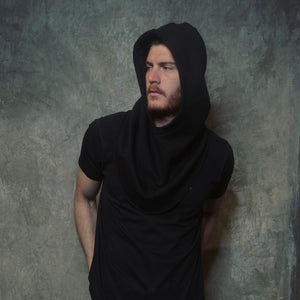 CUELLO CON GORRO NEGRO