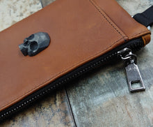 Cargar imagen en el visor de la galería, FRONT BAG CELULAR CUERO