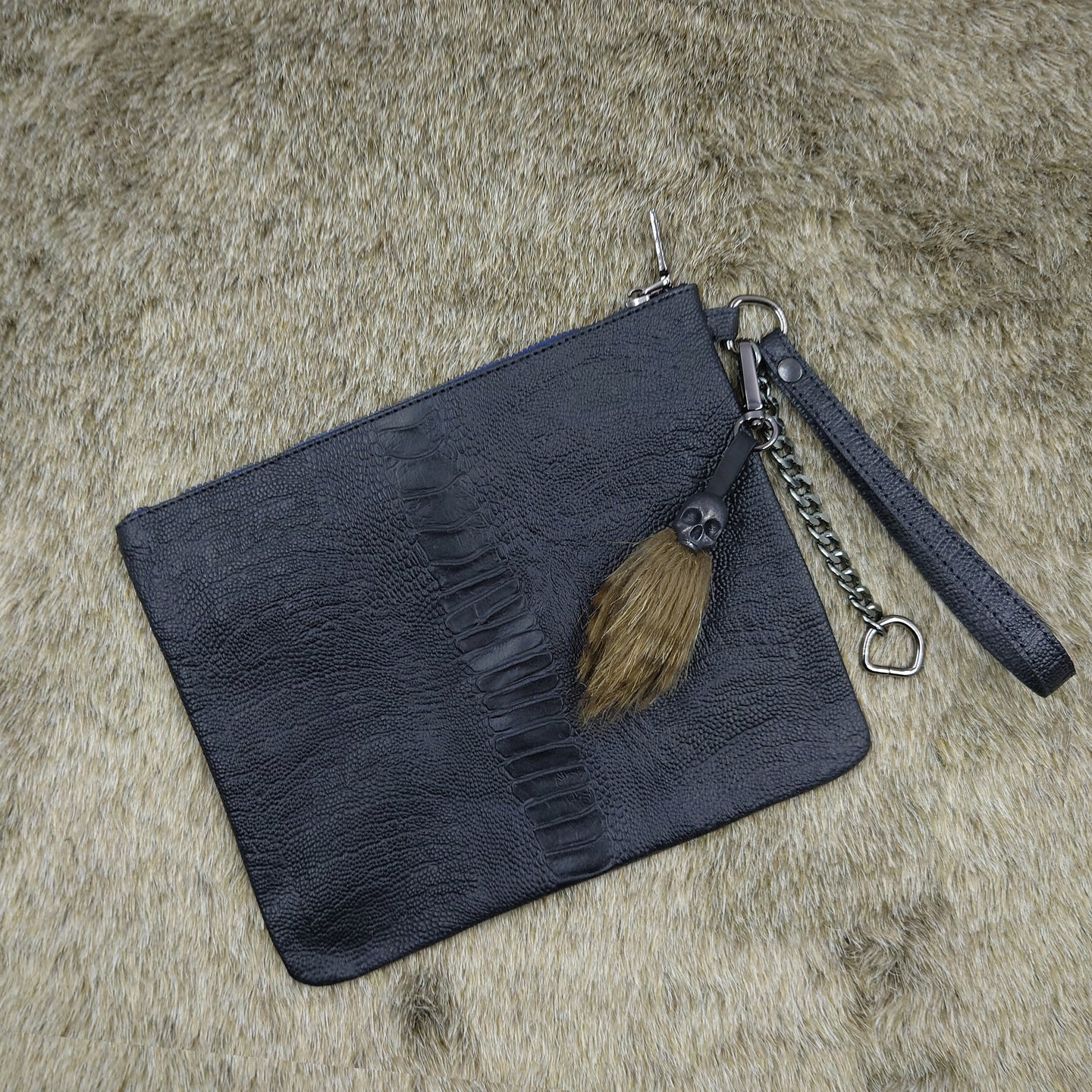 BOLSA CUERO COSMETIQUERA COLORES CON LLAVERO PELUCHE