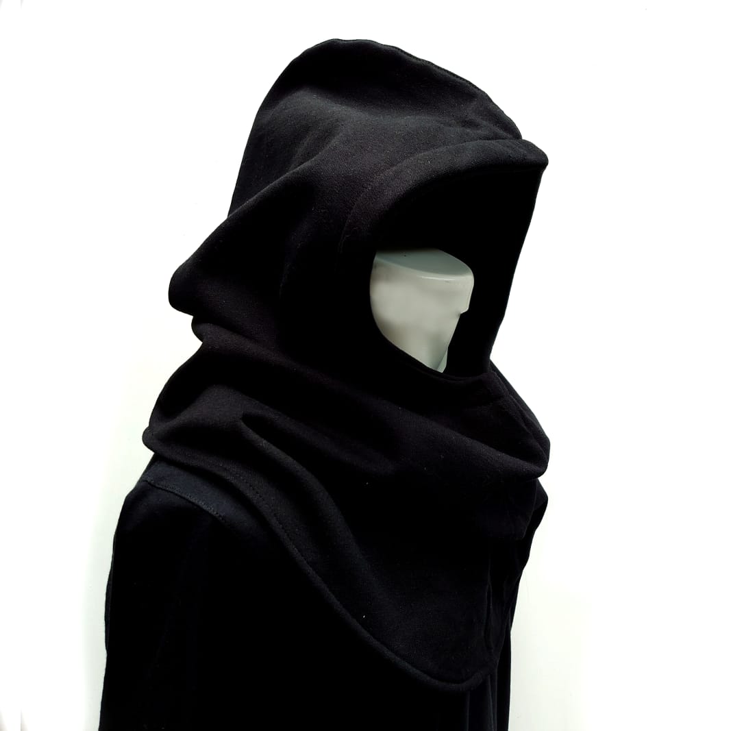 CUELLO CON GORRO NEGRO