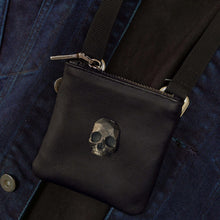 Cargar imagen en el visor de la galería, MONEDERO CUERO MINI CORREA