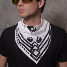 Cargar imagen en el visor de la galería, Paliacate Skull Square White