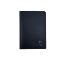 Cargar imagen en el visor de la galería, PORTA PASAPORTE CUERO MARINO SKULL