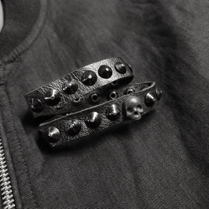 PULSERA CUERO REMACHES CRÁNEO INCRUSTADO