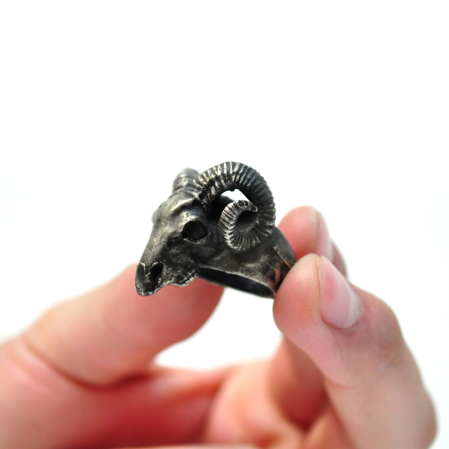 ANILLO CARNERO DARK SILVER