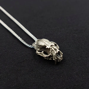 COLLAR CRÁNEO LEÓN PLATA