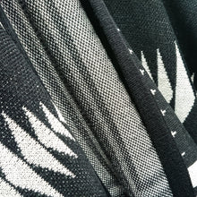Cargar imagen en el visor de la galería, PONCHO BN
