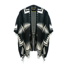 Cargar imagen en el visor de la galería, PONCHO BN